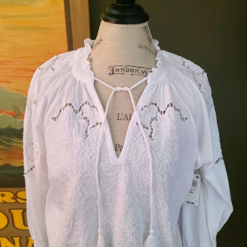 Brand New With Tags WHITE COTTON BLEND EMBROIDERED TOP SZ MED